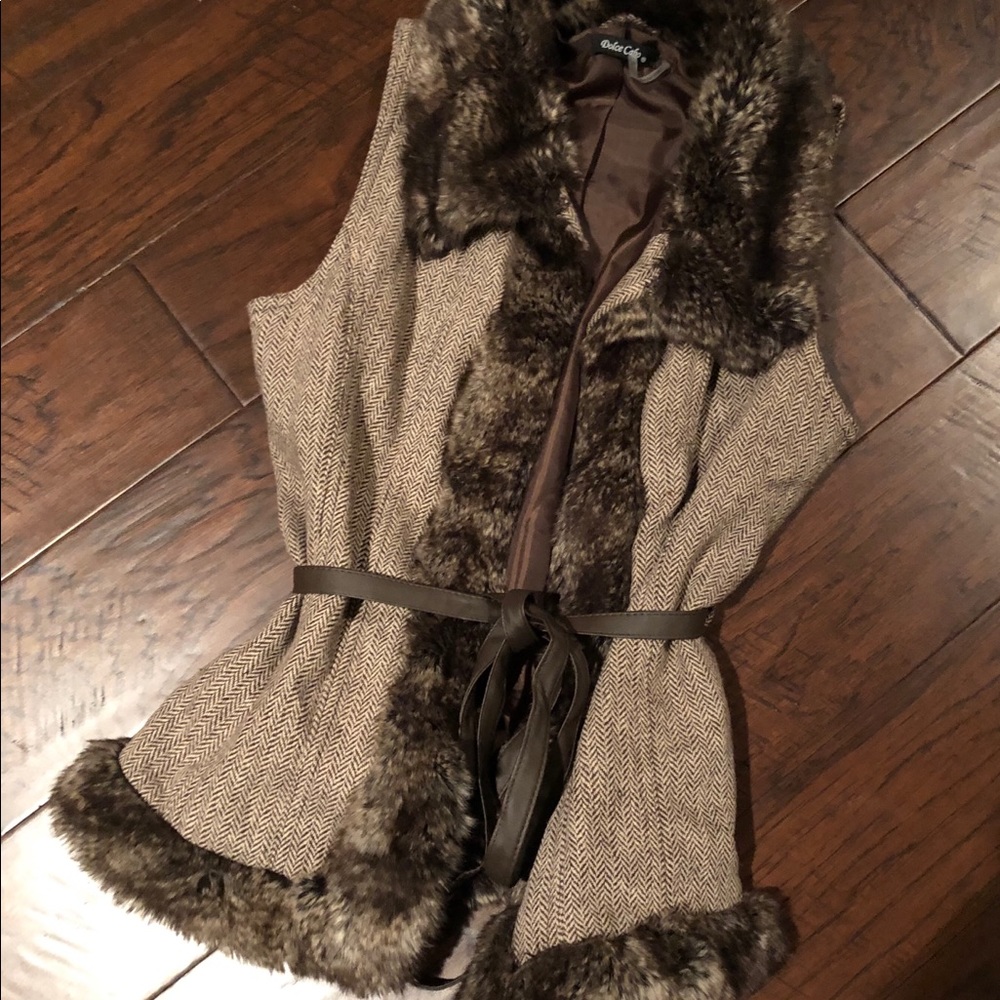 Dolce Cabo tan tweed vest w/fur collar/leather